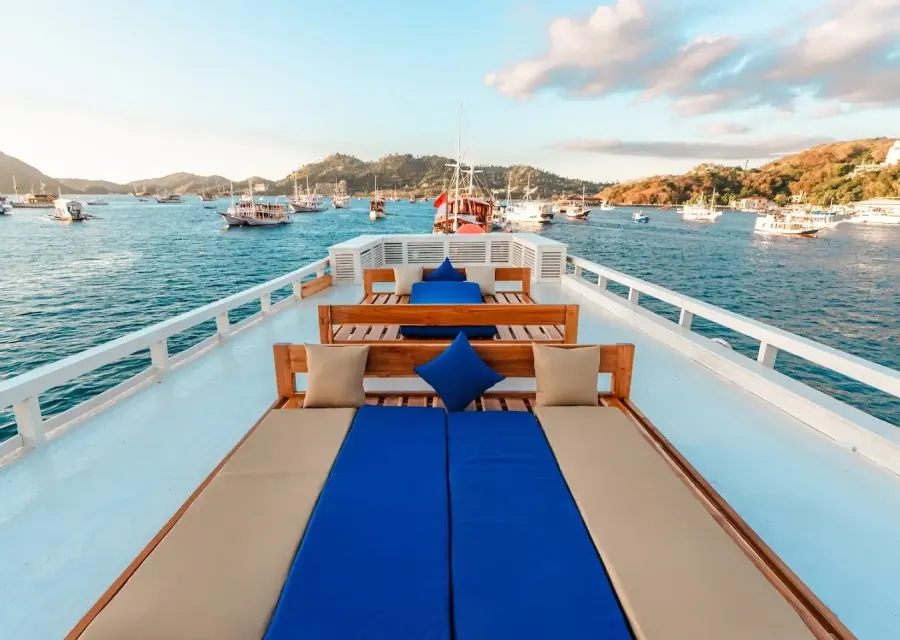 The 360-degree rooftop deck of Ayvara Cruise with sun loungers