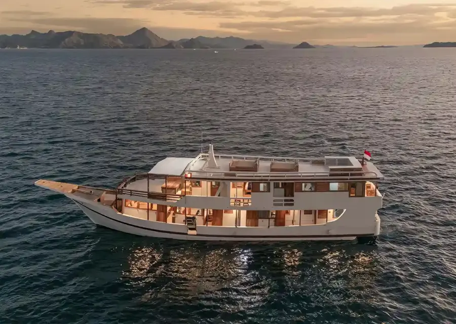 Side profile of Ayvara Cruise with the islands behind