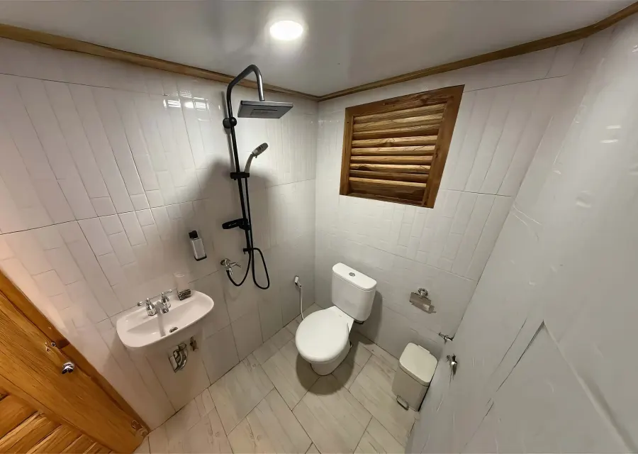 En-suite bathroom of a Superior Cabin on Ayvara Cruise