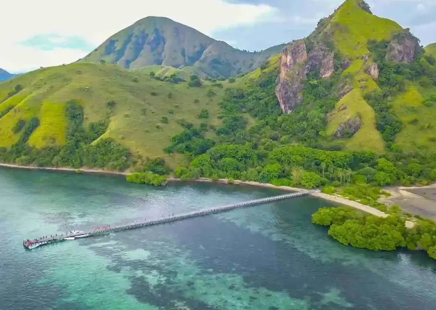 Aerial view of the jetty and reef at Manjarite